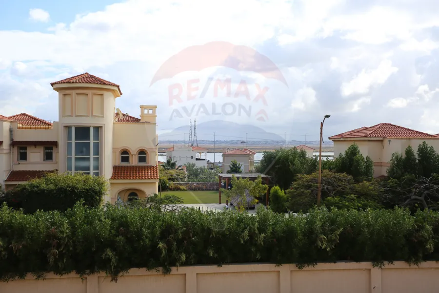 فيلا ستاند الون للبيع 1,200 م كينج مريوط (اليكس ويست)