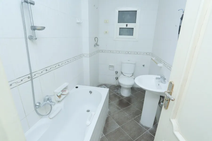 شقة للبيع 170م السرايا -علي البحر مباشرة