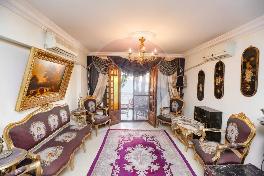 شقة للبيع 200 م سموحة (شارع ذكي رجب الرئيسي)