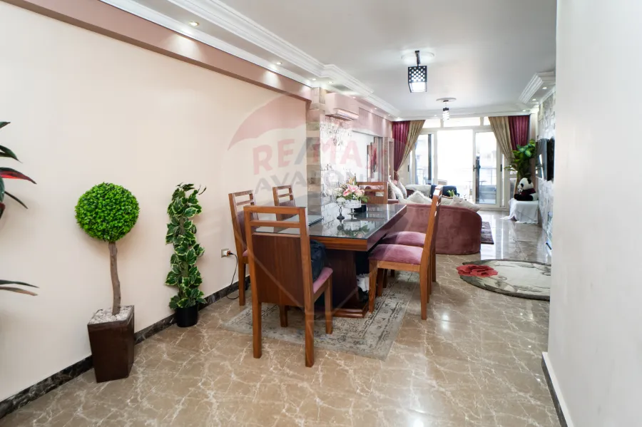 شقة للبيع 190 م لوران (ثالث نمرة من البحر)