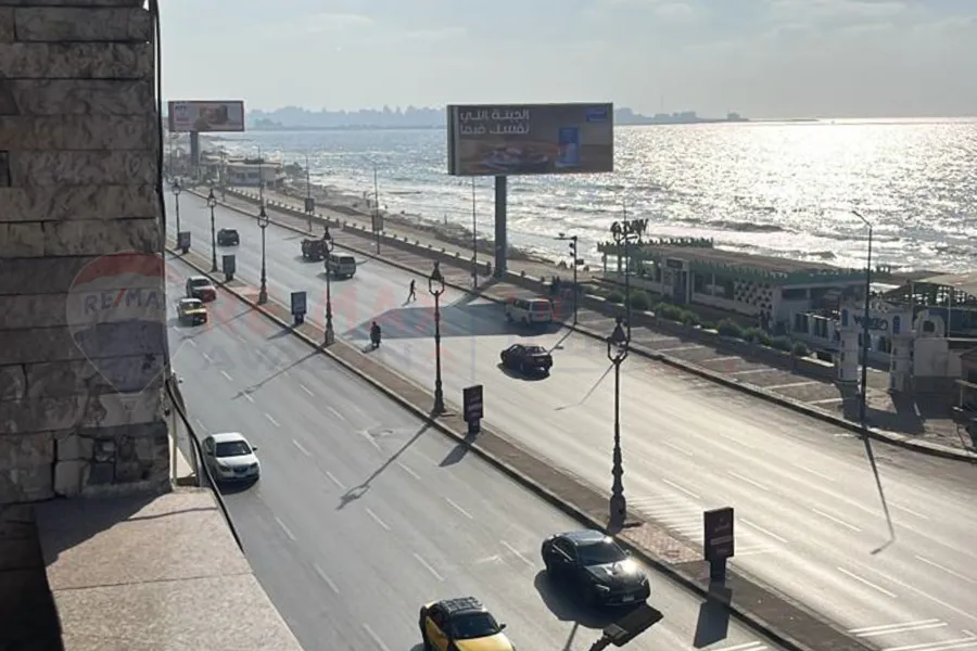 Furnished apartment for rent 100 m Sporting (directly on the sea)