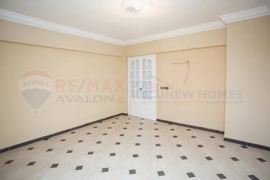 شقة للبيع 180م  لوران (متفرع من ش الاقبال)