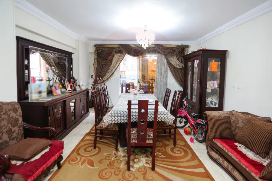 شقة للبيع 160 م ميامى (ش العيسوى)