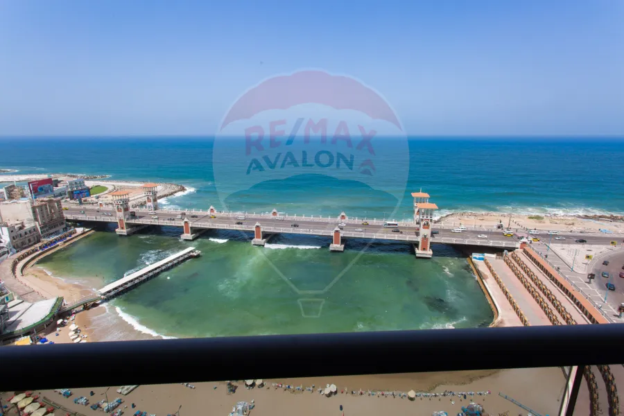 شقة للبيع 235 م ستانلي (علي البحر مباشرة - عمارة براند)