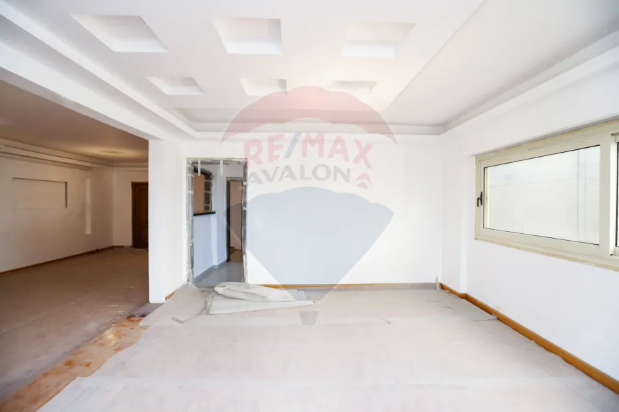 Apartment for sale 190 m Sporting (Steps from Sporting club.)