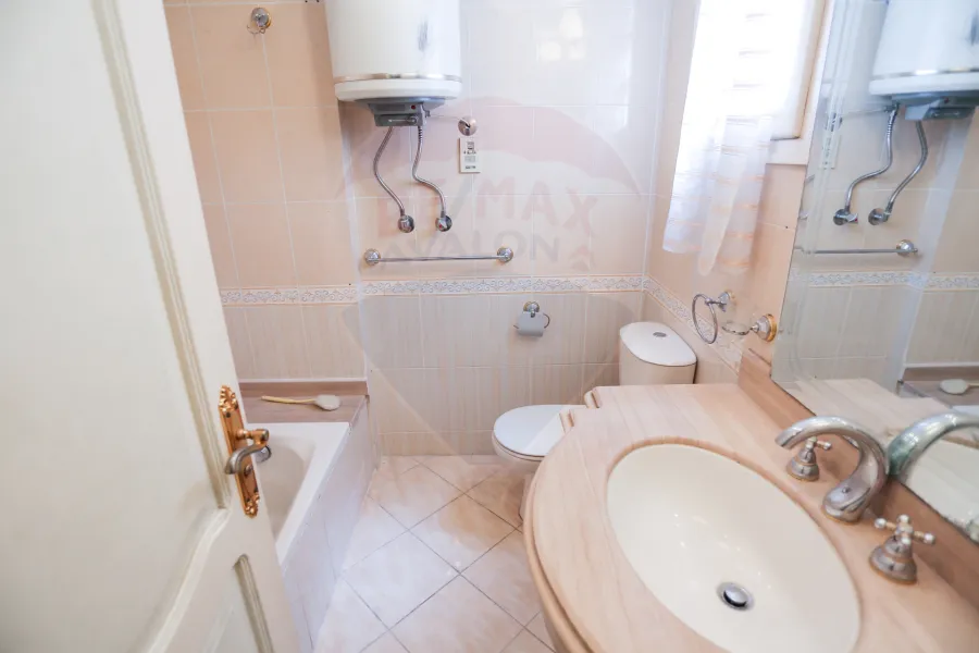 شقه للبيع 280 م سموحة (شارع 50 - بجوار نقابه الاطباء)