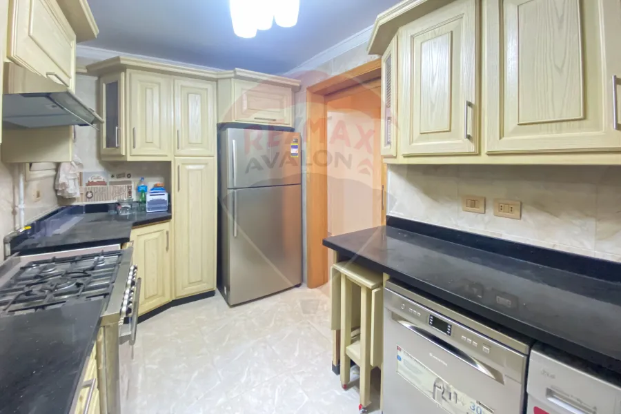 Furnished apartment for rent 200 m Janaklis (steps from Abu Qir Street)