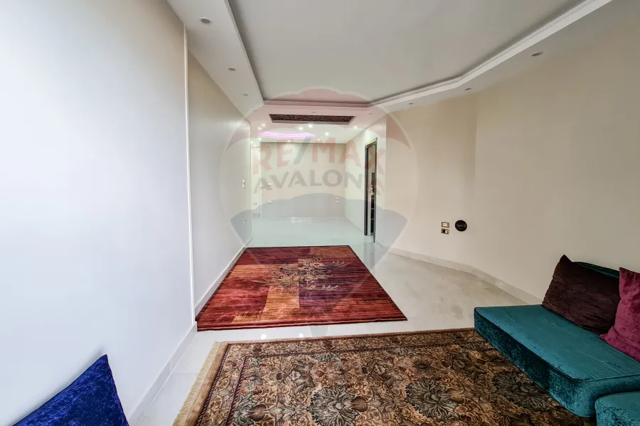 شقة للايجار 147 م كامب شيزار (على البحر مباشرة)