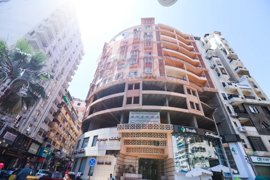 شقه للبيع 220 م جليم ( ش ابو قير مباشره )