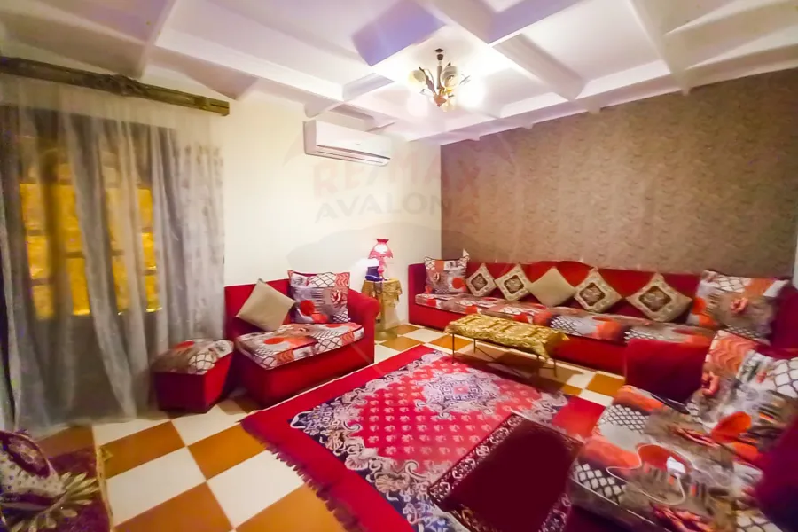 شقة للبيع 147 م + 60 م روف زيزينيا  ( ش الأمير جميل )