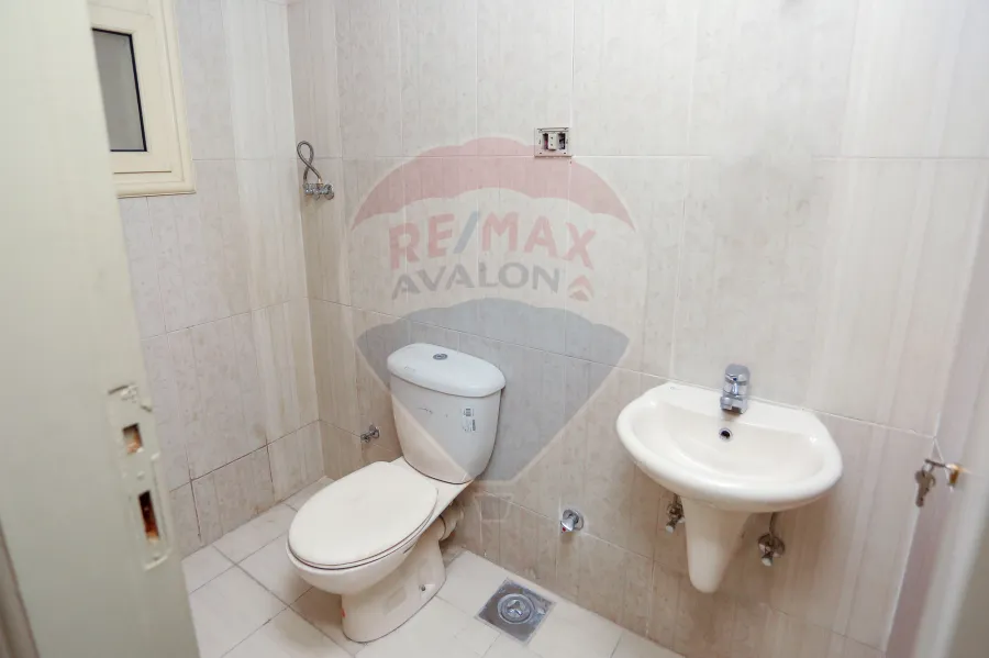 ميزان ادارى للايجار 230 م سموحة (ش فوزى معاذ)