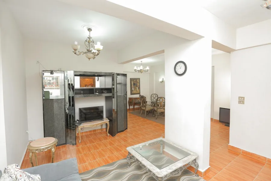 شقة للبيع 261م رشدي - على الترام مباشرة