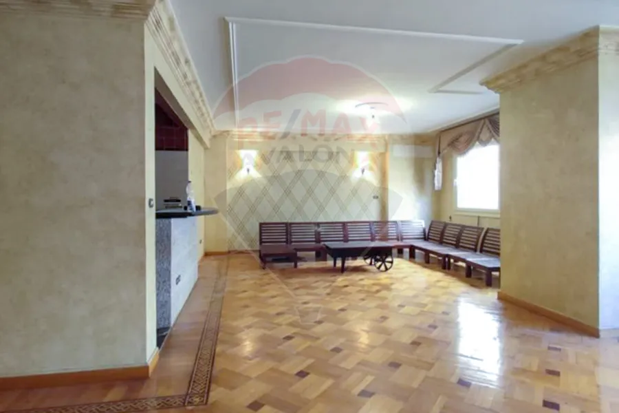 Apartment for sale 230 m Gleem (Moustafa fahmy st. next to elshrouk hospital)