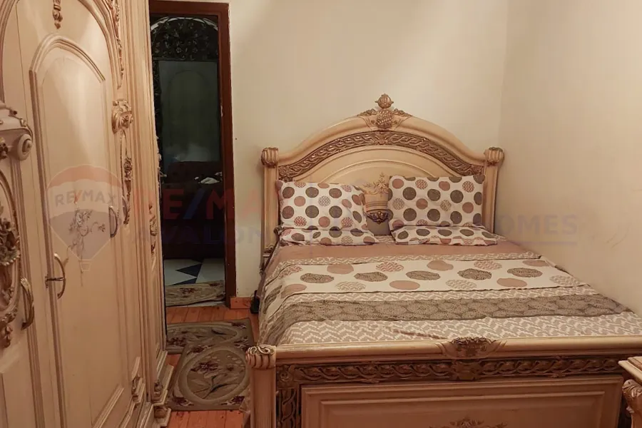 شقة للبيع 135 م جناكليس (ش الاصدقاء)