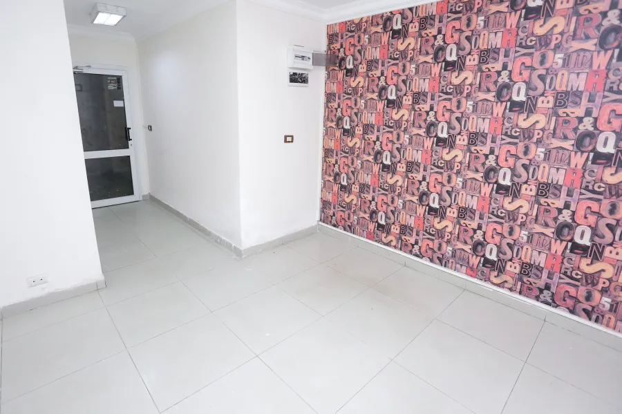 مكتب للإيجار 85م  كامب شيزار (ش بورسعيد) - 5000 ج شهرياً