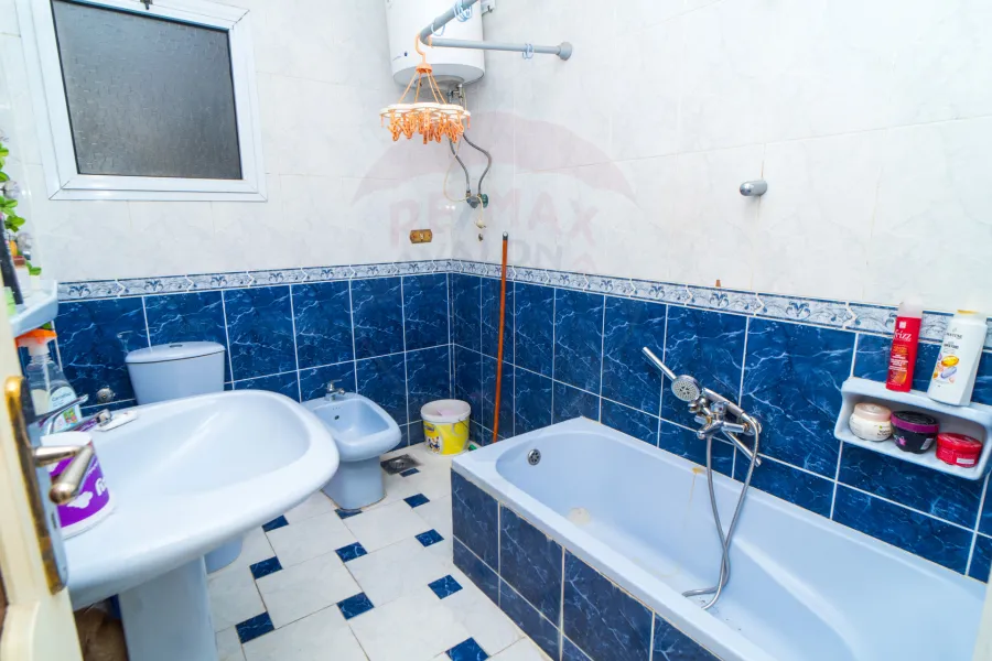 Apartment for sale 243 m Sidi Gaber (Steps from the Army Forces Hospital)