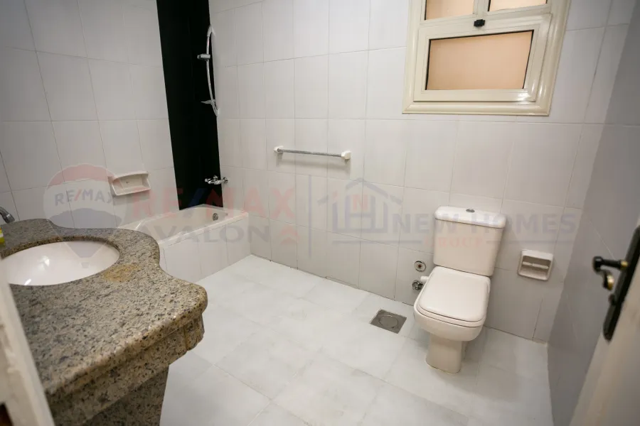 شقة للبيع 146 م لوران (ثاني نمرة من ش ابو قير)