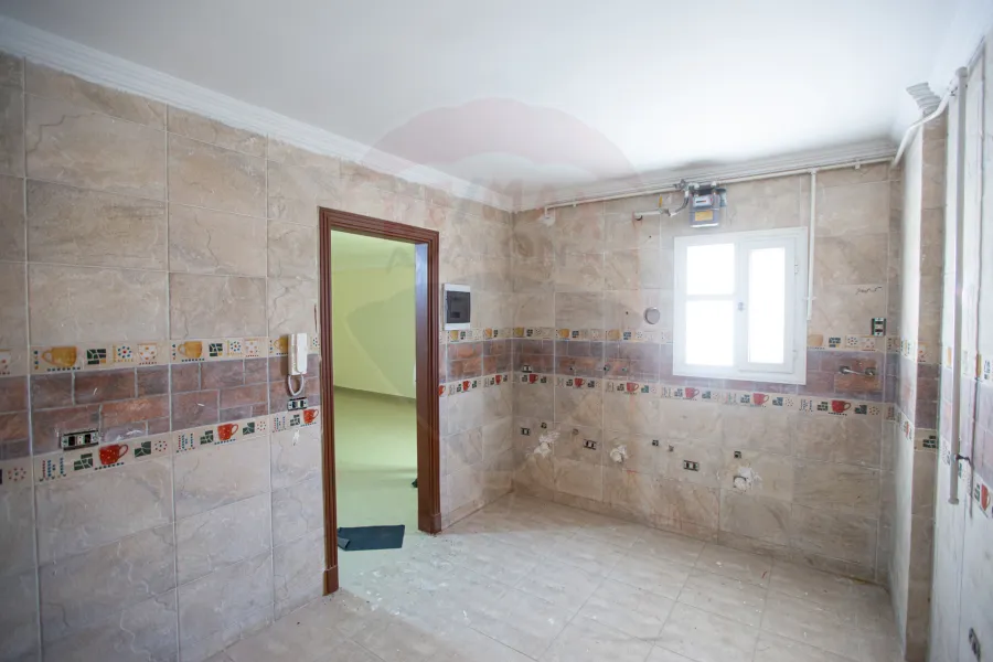 شقة للبيع 235 م سموحة (خطوات من مصطفي كامل وش بهاء الدين الغتوري)