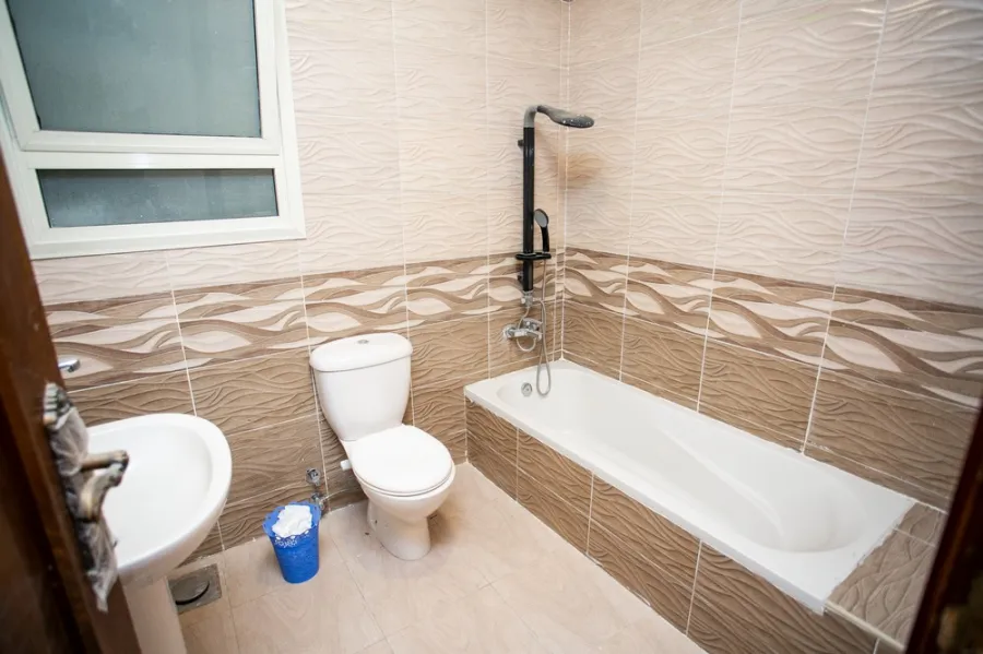 شقة للإيجار140م سبورتنج ( ش أحمد علام )