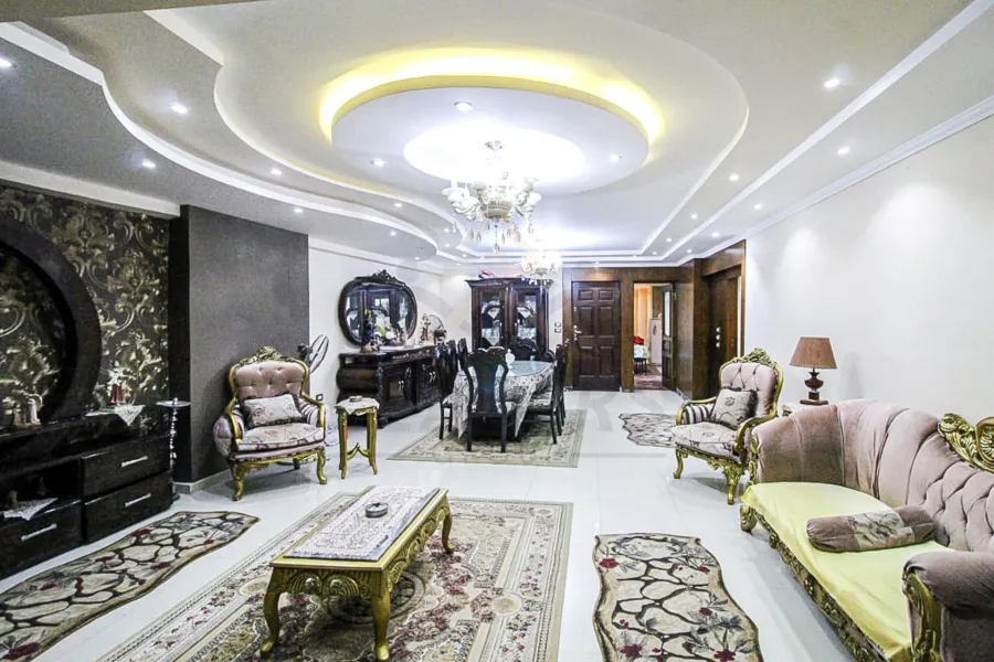 شقة للبيع 215 م سابا باشا (ش خليل مطران)