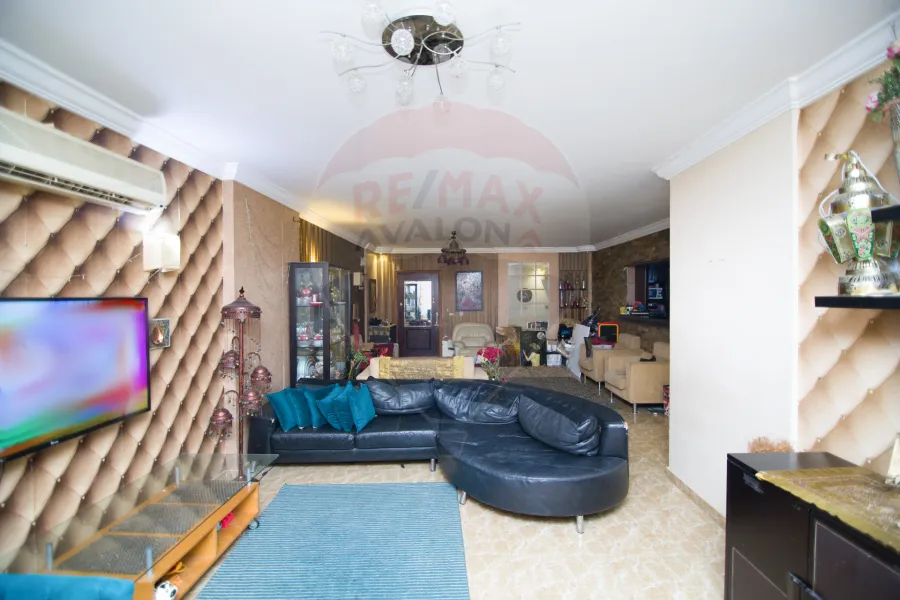 شقة للبيع 220 م لوران ( كيروسيز مول )