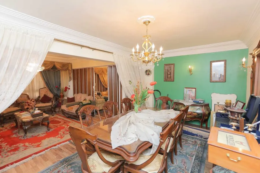 شقة للبيع 170م ميامي (ش جمال عبد الناصر الرئيسي - بالقرب من الاكايميه العربيه)