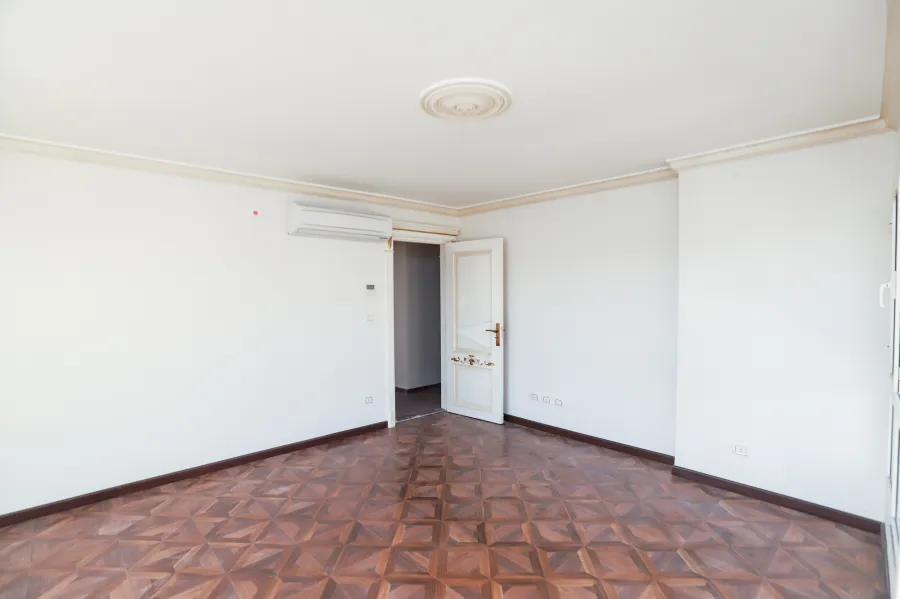 شقة للبيع 297 م الشاطبي (امام حديقة الشلالات)