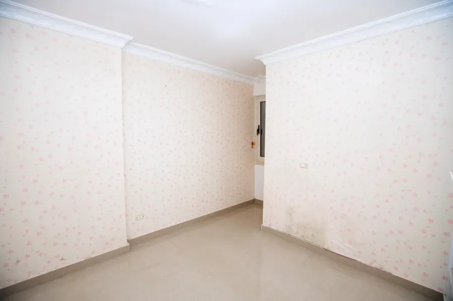 شقه للبيع 130م لوران (خطوات من شارع الأقبال و البنك الأهلي)