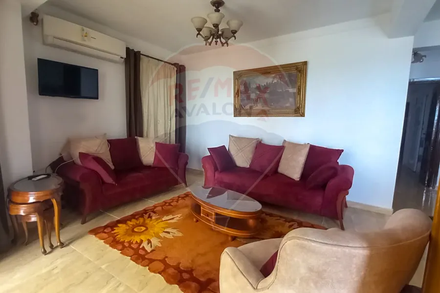 Apartment for annual furnished rent 110 m San Stefano (directly on the sea)