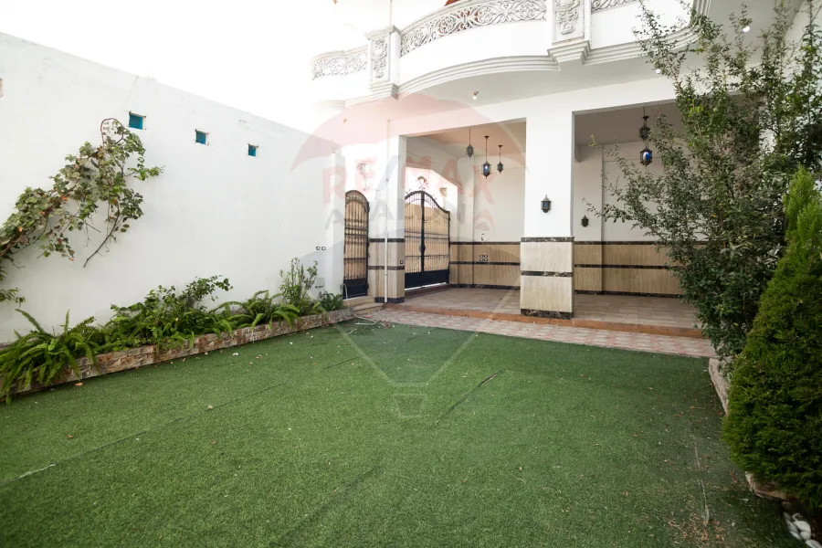 فيلا للبيع 375 م محرم بك (حي الفيلات - بجوار بالم هيلز)