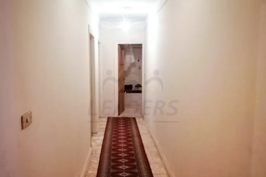 شقة للايجار 240 م لوران (علي الترام مباشرة)