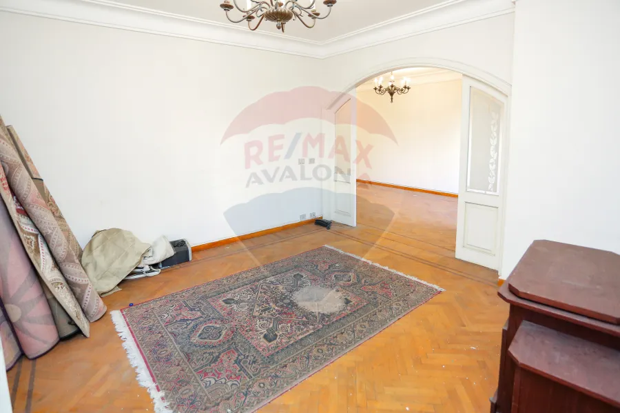 شقه للبيع 205 م لوران (خطوات من البحر)