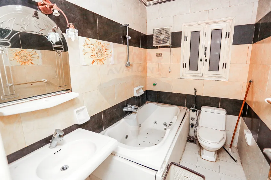 شقة للبيع 315 م جليم (علي البحر مباشرة)