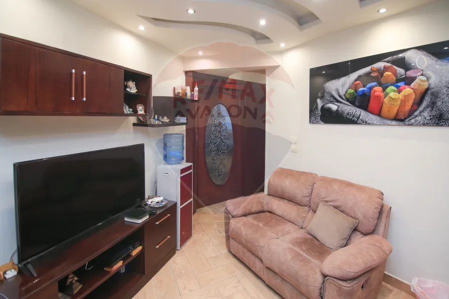 شقة للبيع 240 م محرم بك (ش المأمون مباشرة)