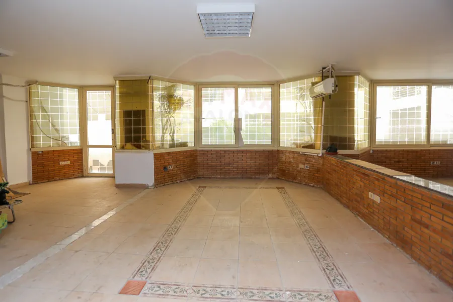 مقر إداري للايجار300 م كفر عبده (ش الاسماعيلية)