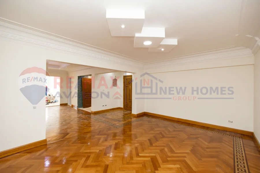 Apartment for sale 250 m Gleem (directly on the sea)