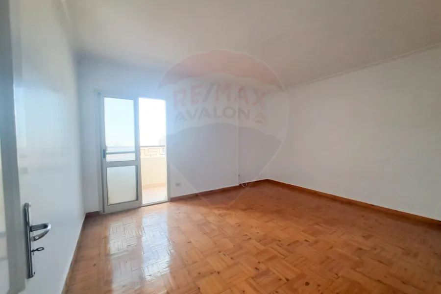 شقة للبيع 175 م سموحة ( بجوار كوبري 14 مايو )