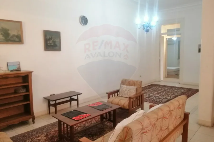 شقة للايجار المفروش 300 م كفر عبده (ش عبد القادر رجب)