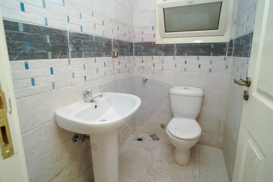 مقر اداري للايجار 300 م سموحة (بيتك ف النادي)