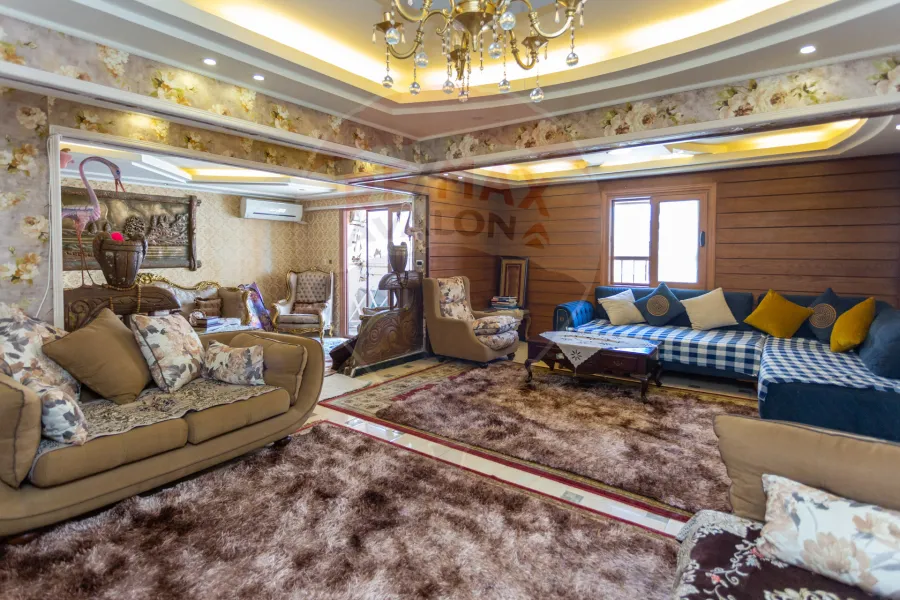 شقة للبيع 330 م سبورتنج (شارع طيبة)