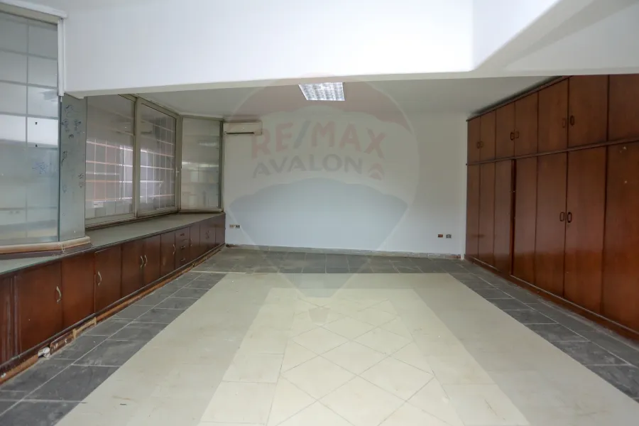 مقر إداري للايجار300 م كفر عبده (ش الاسماعيلية)