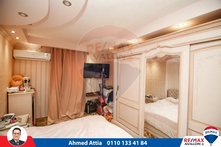 شقة للبيع 190 م لوران (ش عبد المنعم الدليل - خطوات من شارع ابوقير)