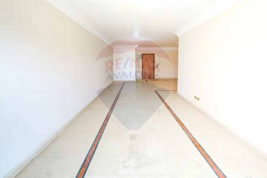 شقه للبيع 200 م  رشدى ( خطوات من شارع سوريا )