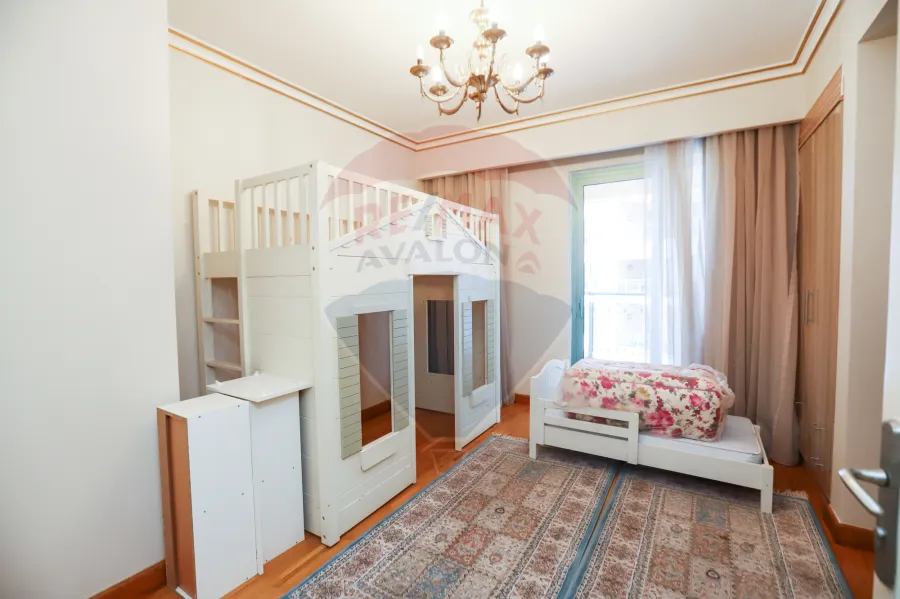 شقة للإيجار 650 م سان ستيفانو (الفورسيزون - علي البحر مباشرة)