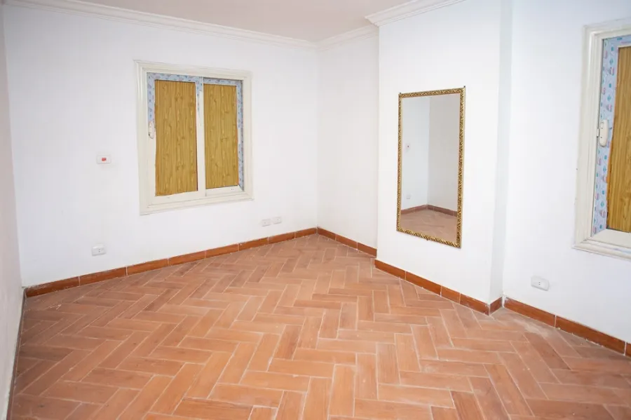 شقة للإيجار140م سبورتنج ( ش أحمد علام )