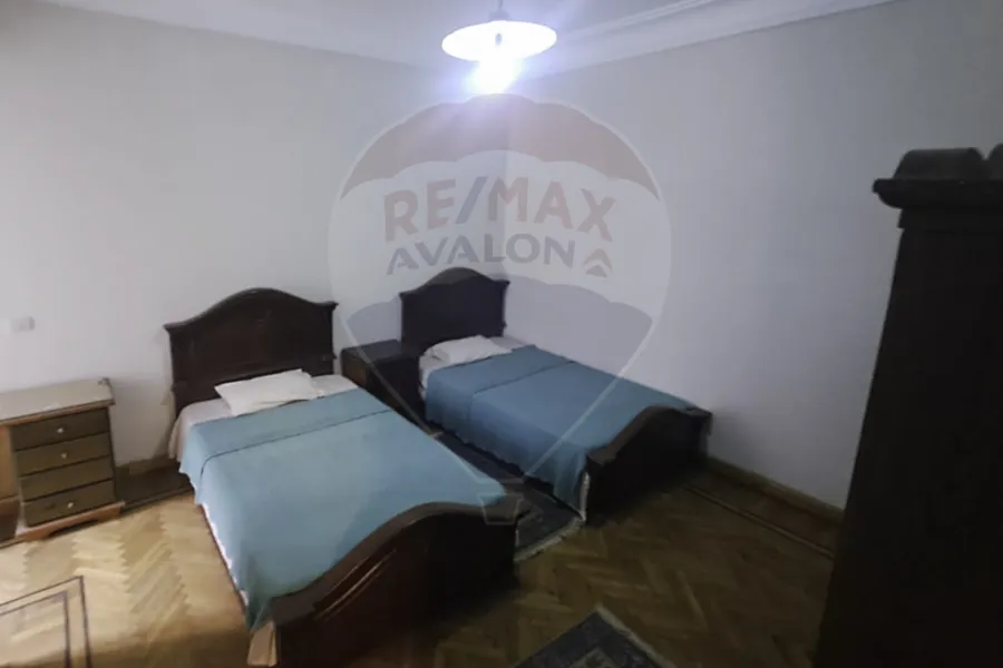 Apartment for rent 250 m Saba Pasha (steps from the sea)