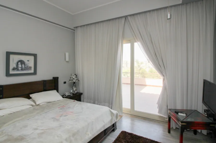 فيلا مسجلة للبيع 2800م كينج مريوط  (كمبوند  LakeSide)