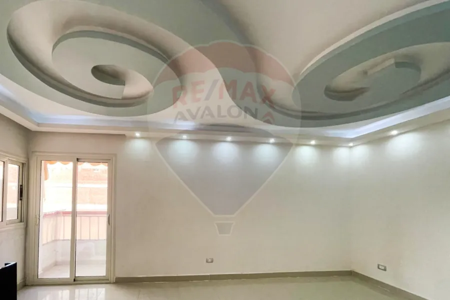 Apartment for sale 120 m Zizinia (second number from Abu Qir St)