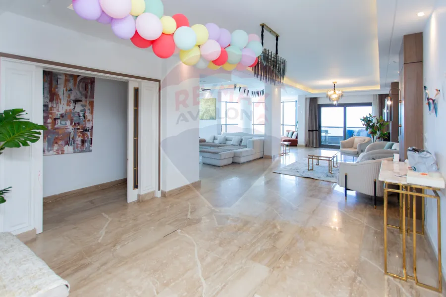 شقة للبيع 235 م ستانلي (علي البحر مباشرة - عمارة براند)