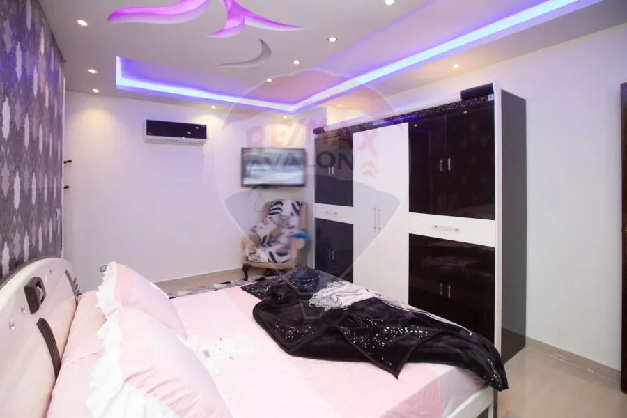 شقة للبيع 150 م  المندرة  (على البحر مباشرة )